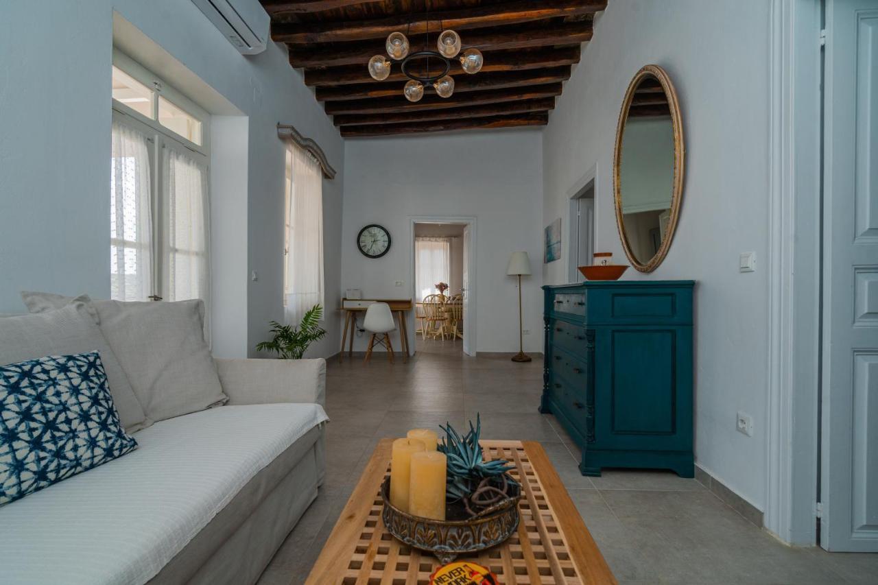 Komis Mansion Exámbela Kültér fotó