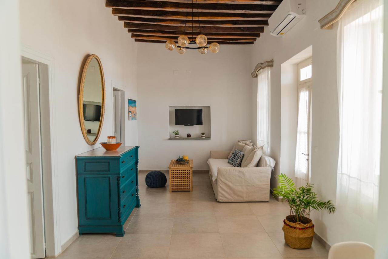 Komis Mansion Exámbela Kültér fotó