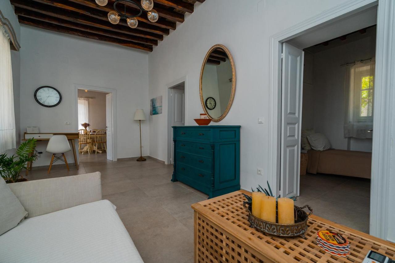 Komis Mansion Exámbela Kültér fotó