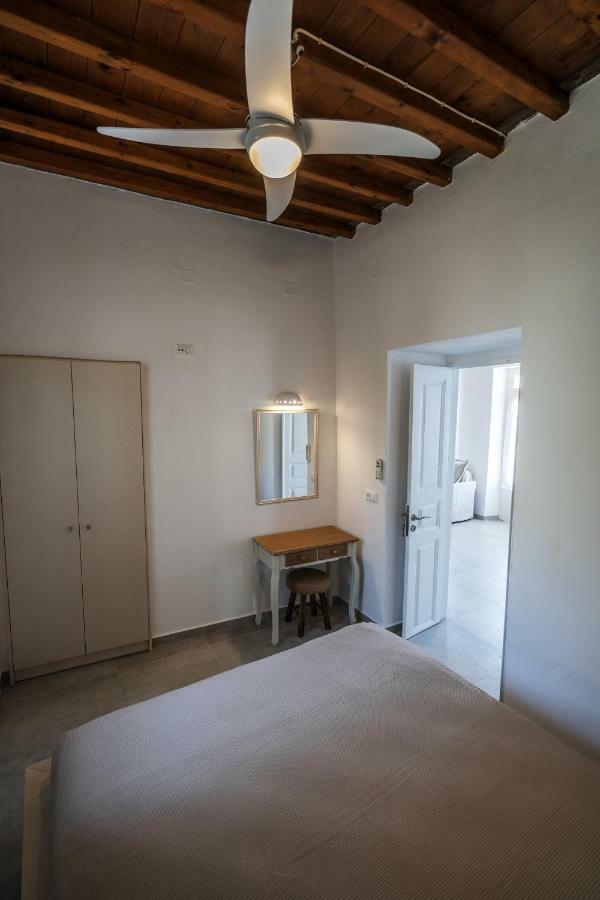 Komis Mansion Exámbela Kültér fotó