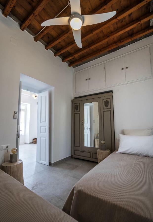Komis Mansion Exámbela Kültér fotó