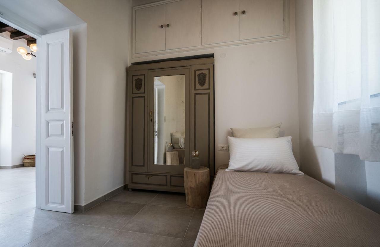 Komis Mansion Exámbela Kültér fotó