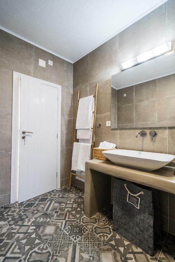 Komis Mansion Exámbela Kültér fotó
